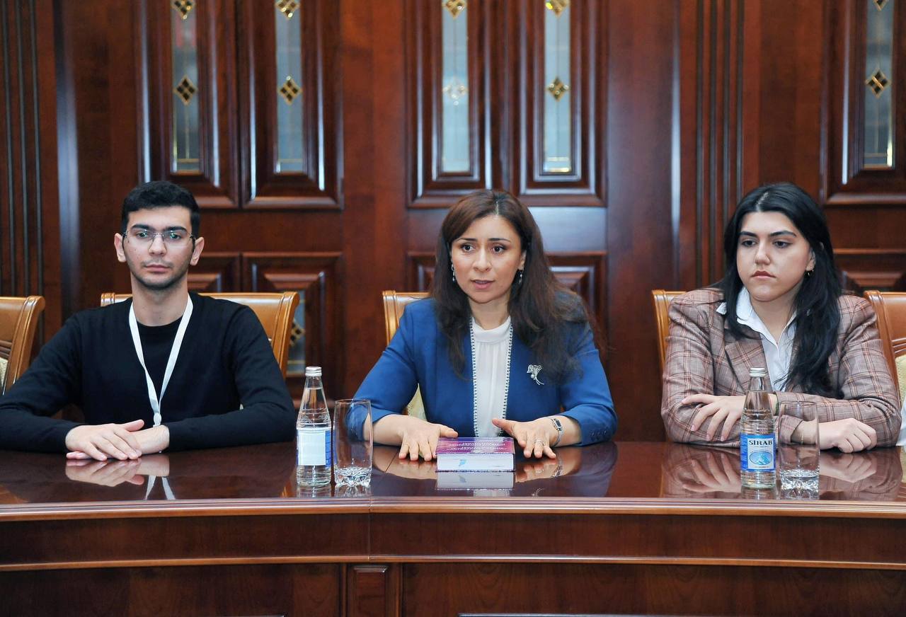 Seminar - Kommersiya mübahisələrinə baxılmasının xüsusiyyətləri