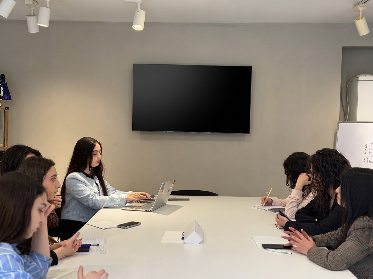 Xarici dil klubunun növbəti məşğələsi